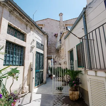 Le Cacinare מודיקה